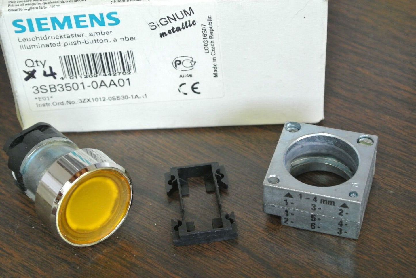 SIEMENS 3SB3501-0AA01 - PUSH BUTTON, ILLUMINATED, AMBER - NEW SURPLUS