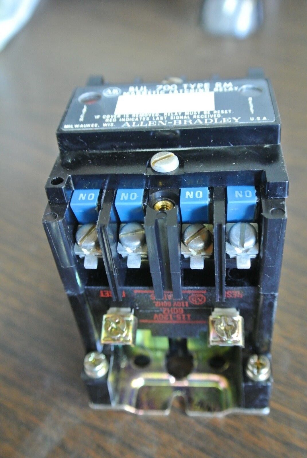 ALLEN-BRADLEY 700-RM400A1 INDUSTRIAL CONTROL RELAY / MAGNETIC LATCHING RELAY NEW
