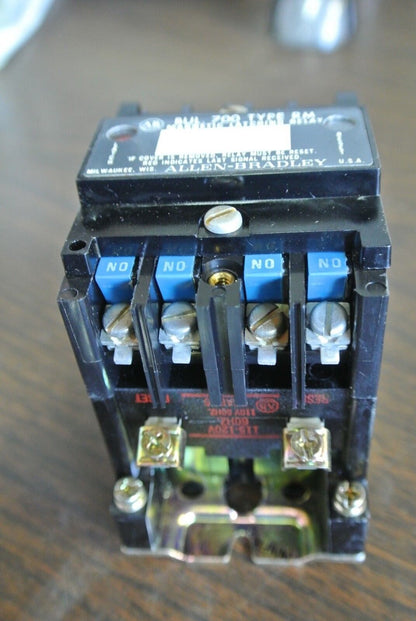 ALLEN-BRADLEY 700-RM400A1 INDUSTRIAL CONTROL RELAY / MAGNETIC LATCHING RELAY NEW