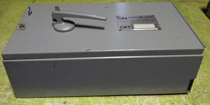 GE THFP224 MODEL 1 FUSIBLE PANELBOARD SWITCH 2P 200A 240VAC 250VDC