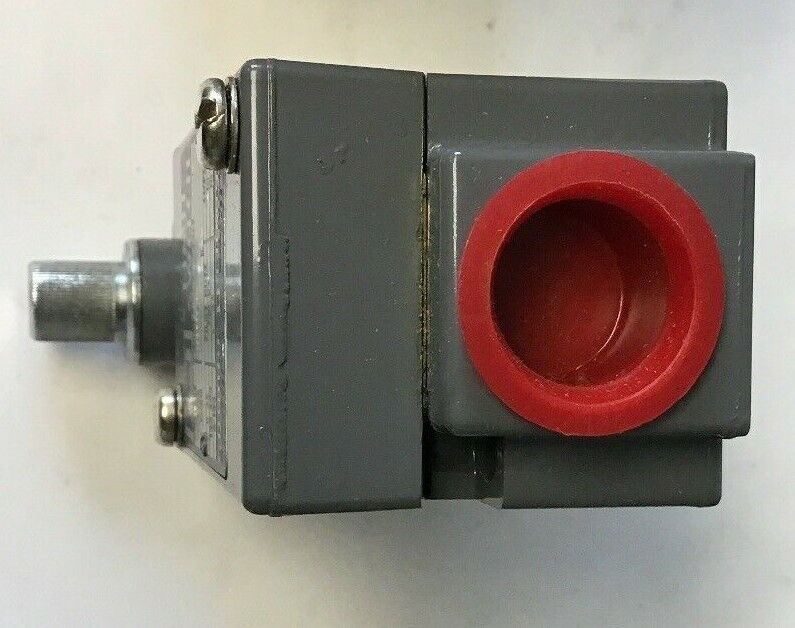 SQUARE D 9007 B62A TURRET HEAD LIMIT SWITCH SER. A