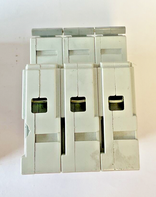 ALLEN BRADLEY 1492-CB3H040 CIRCUIT BREAKER 4A 2HP SER.C ***LOTOF2***