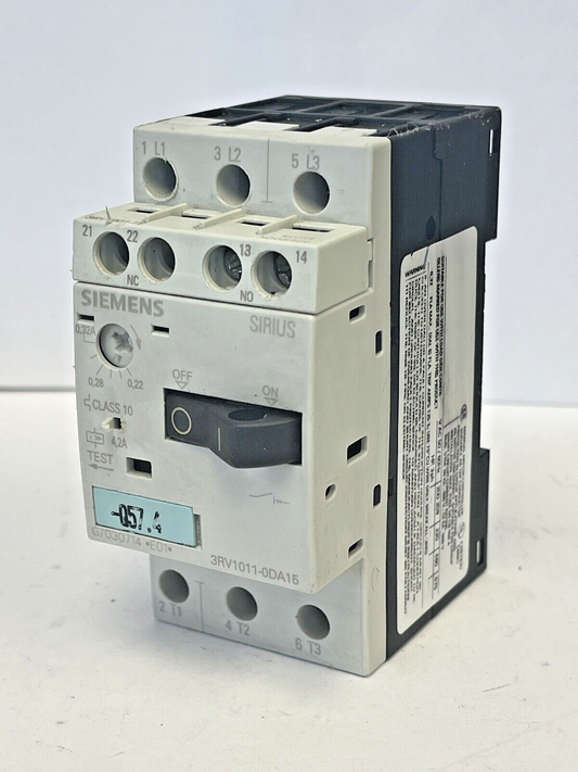 SIEMENS - 3RV1011-0DA15 & 3RV1901-1E-CIRCUIT BREAKER W/ SWITCH TRANSVERSE