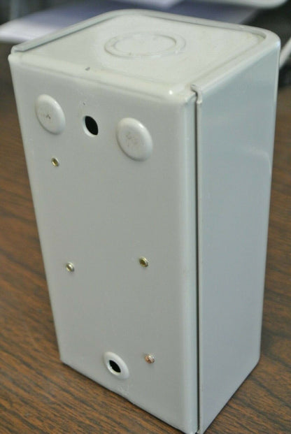 GENERAL ELECTRIC CR2940FA402A PUSHBUTTON STATION w/ YELLOW LENS / NEW SURPLUS