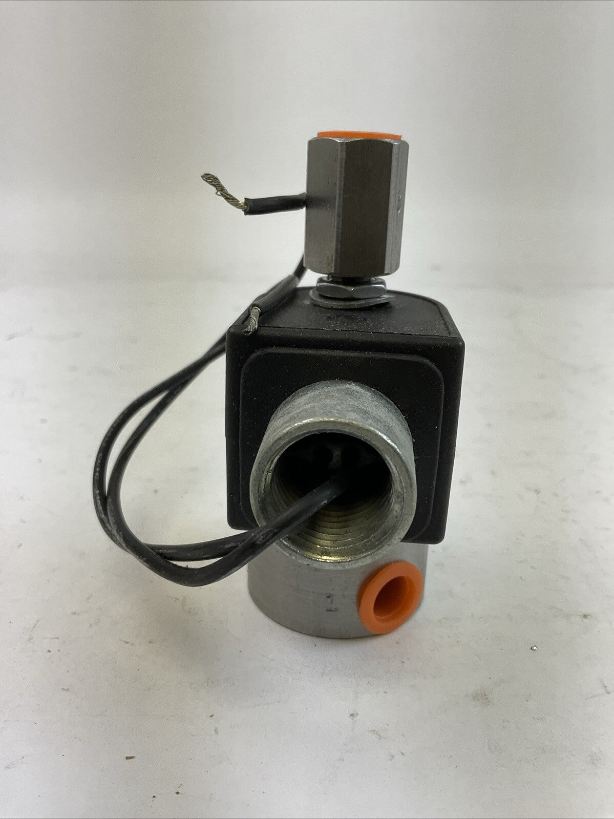PARKER 71315SN2KNJ1N0C111B2 SOLENOID VALVE 24V 60HZ 860KPa 10WATTS 125PSI