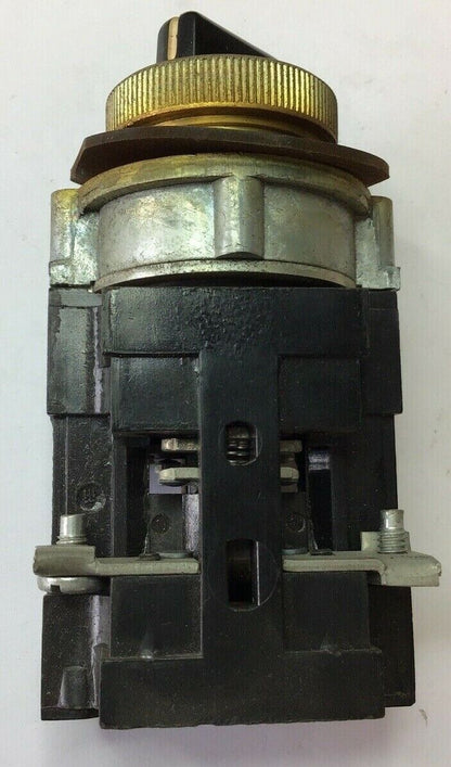 CUTLER HAMMER 10250H421A12 SELECTOR SWITCH 600V 2POS OILTIGHT