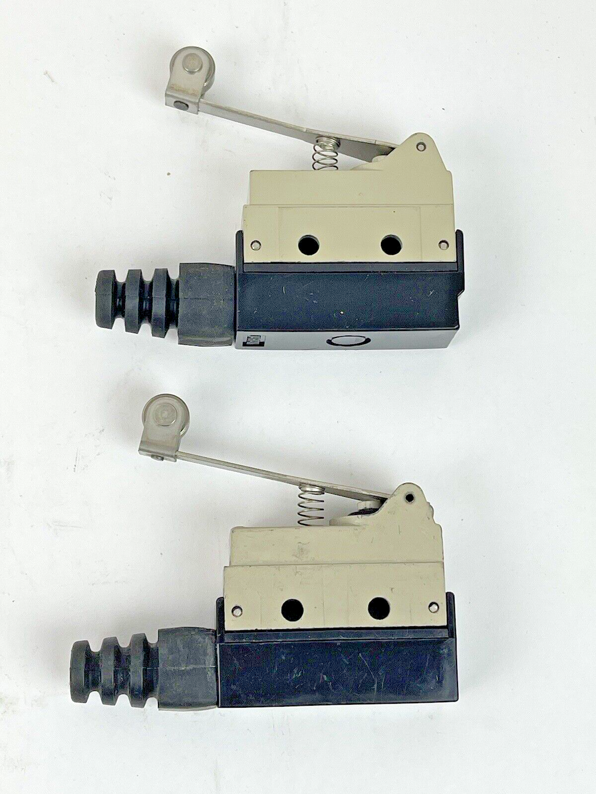 OMRON - SHL-W2155 -**LOT OF 2** - ENCLOSED LIMIT SWITCH - WITH ROLLER ARM