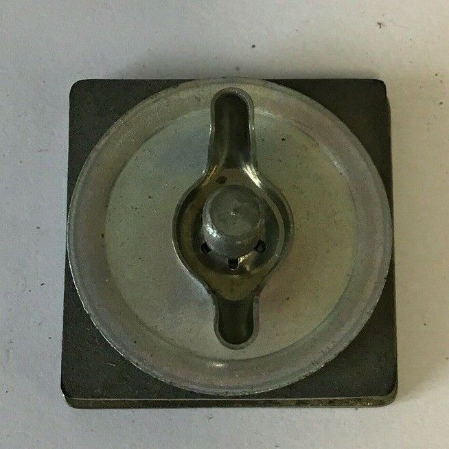 CUTLER HAMMER E30KT4 SQUARE PLUG GRAY ***LOTOF2***