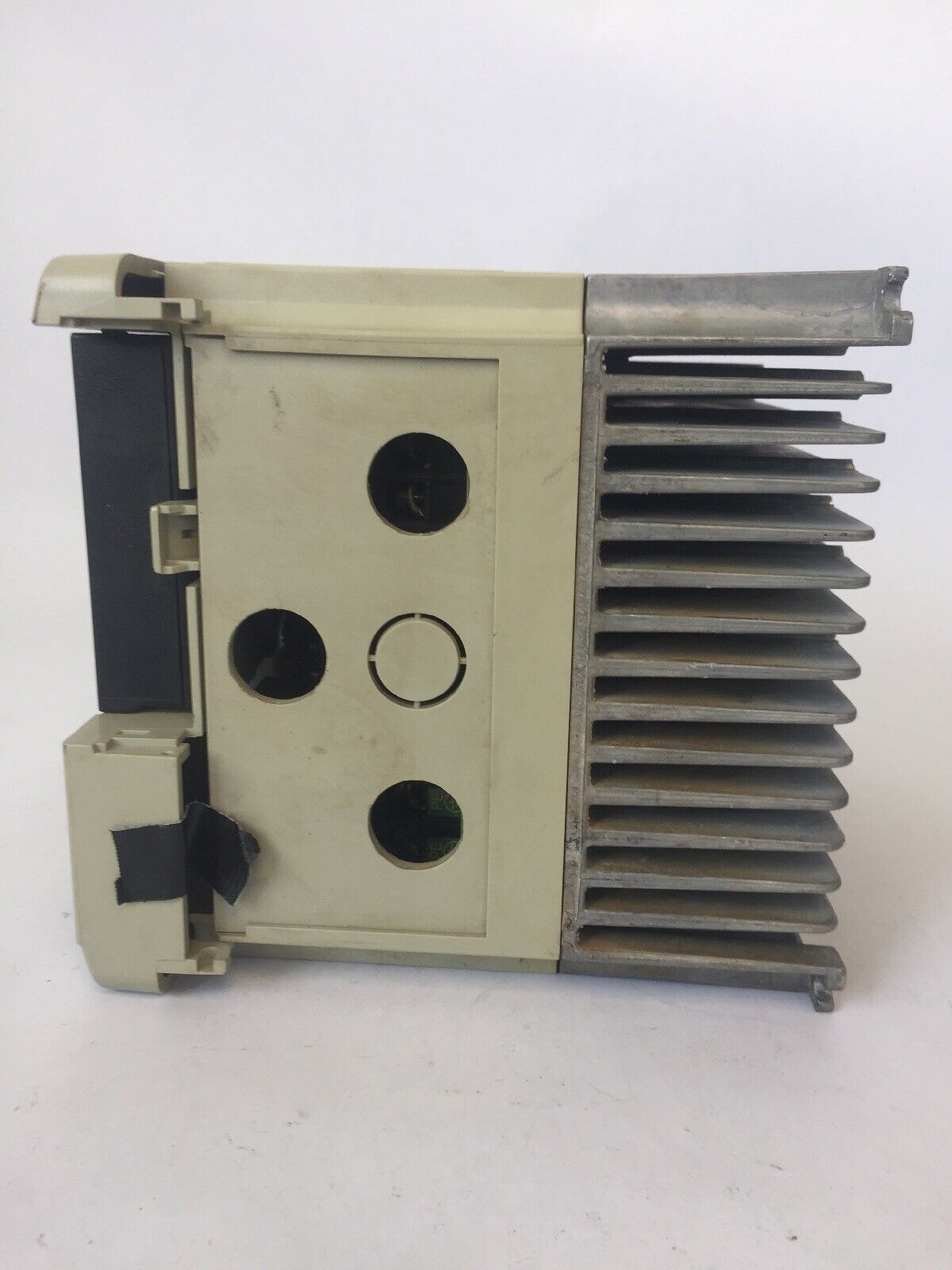 ALLEN BRADLEY 1305-BA06A AC DRIVE INPUT 380-460V 5.8A OUTPUT 380-460V 6A 3 HP