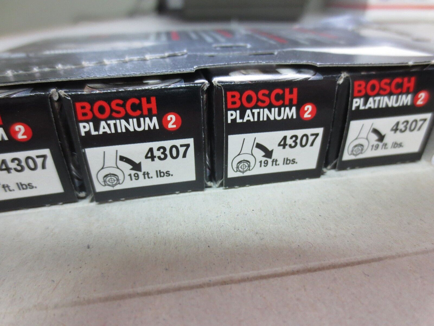 BOSCH 4307  / 0 242 225 608 PLATINUM 2 SPARK PLUGS - NEW SURPLUS, PACK of 4