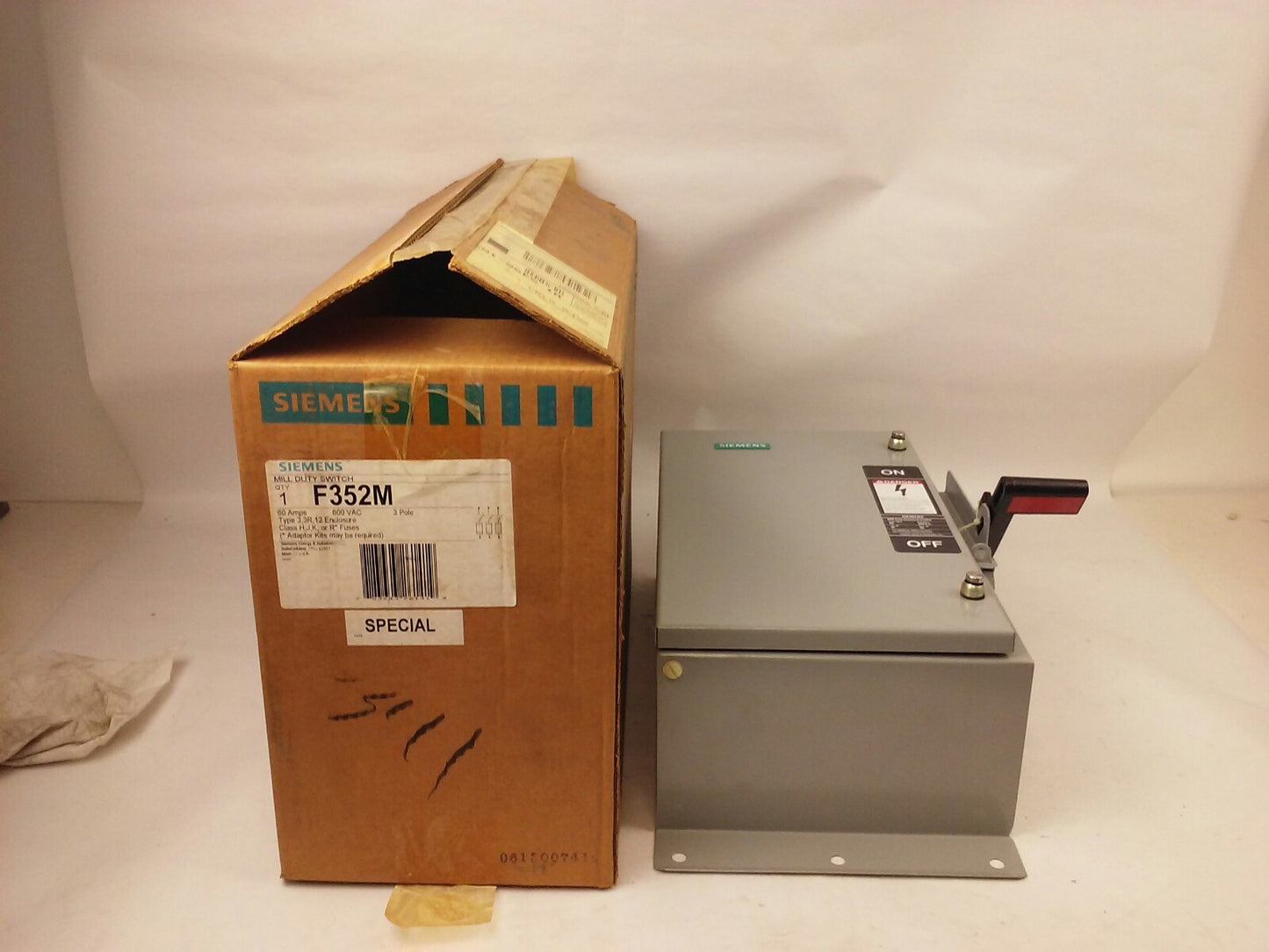 SIEMENS F352M MILL DUTY SWITCH, 60A, 600V, 3P,MAX H.P. 50,TYPE 3,3R,12 ENCLOSURE