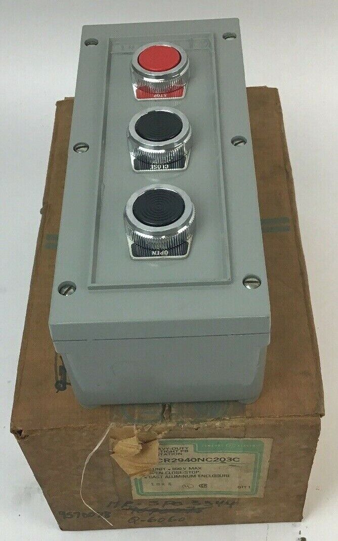 GE CR2940NC203C 3 UNIT 600V OPEN-CLOSE-STOP CAST ALUM. ENCL. PUSHBUTTON STATION