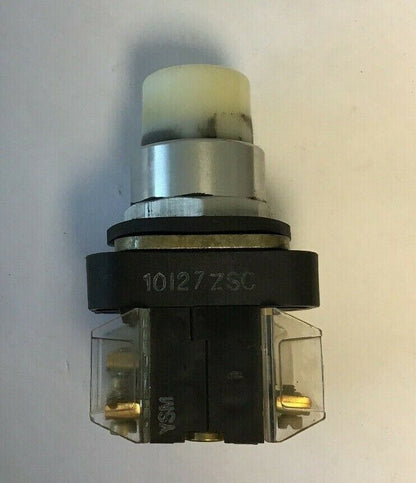 ALLEN-BRADLEY 800T-QT24 SER. T WHITE PUSHBUTTON SWITCH 24VAC/DC #757 LAMP