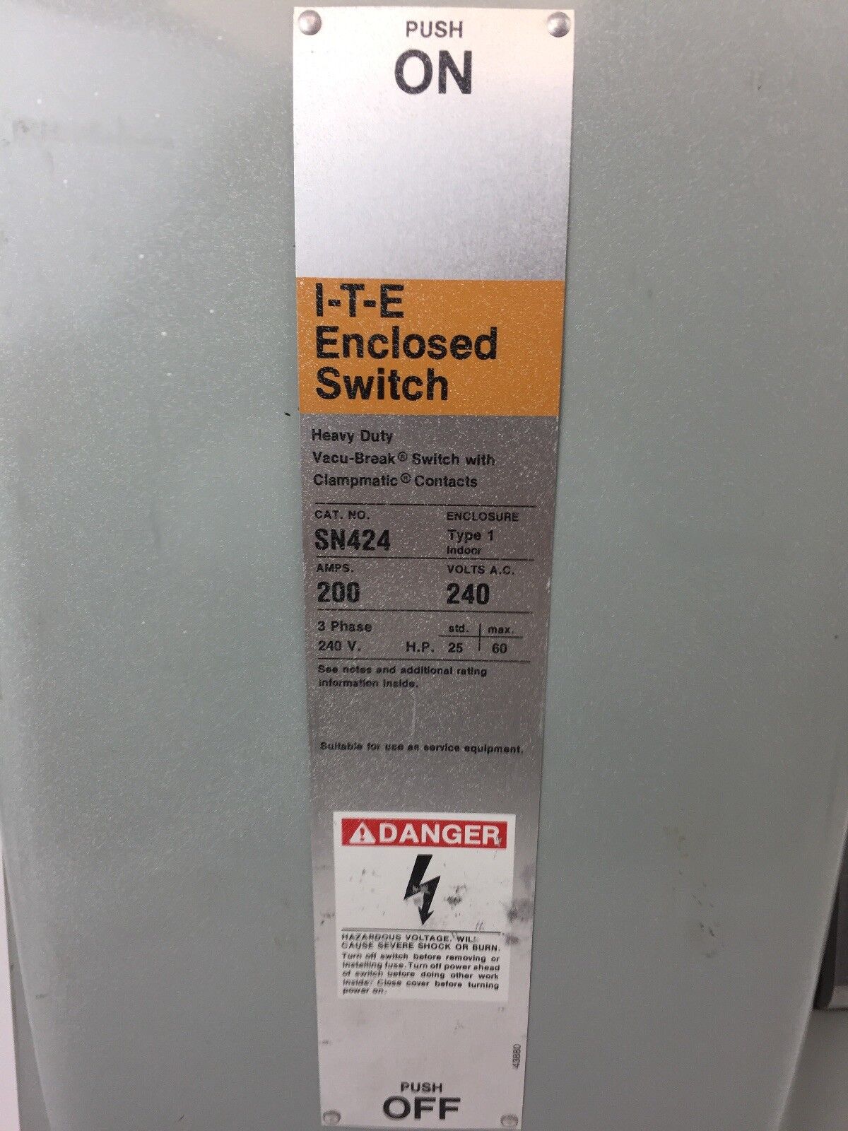 ITE SN424 HEAVY DUTY VACU-BREAK SWITCH WITH CLAMPMATIC CONTACTS 200 AMPS 240 VAC