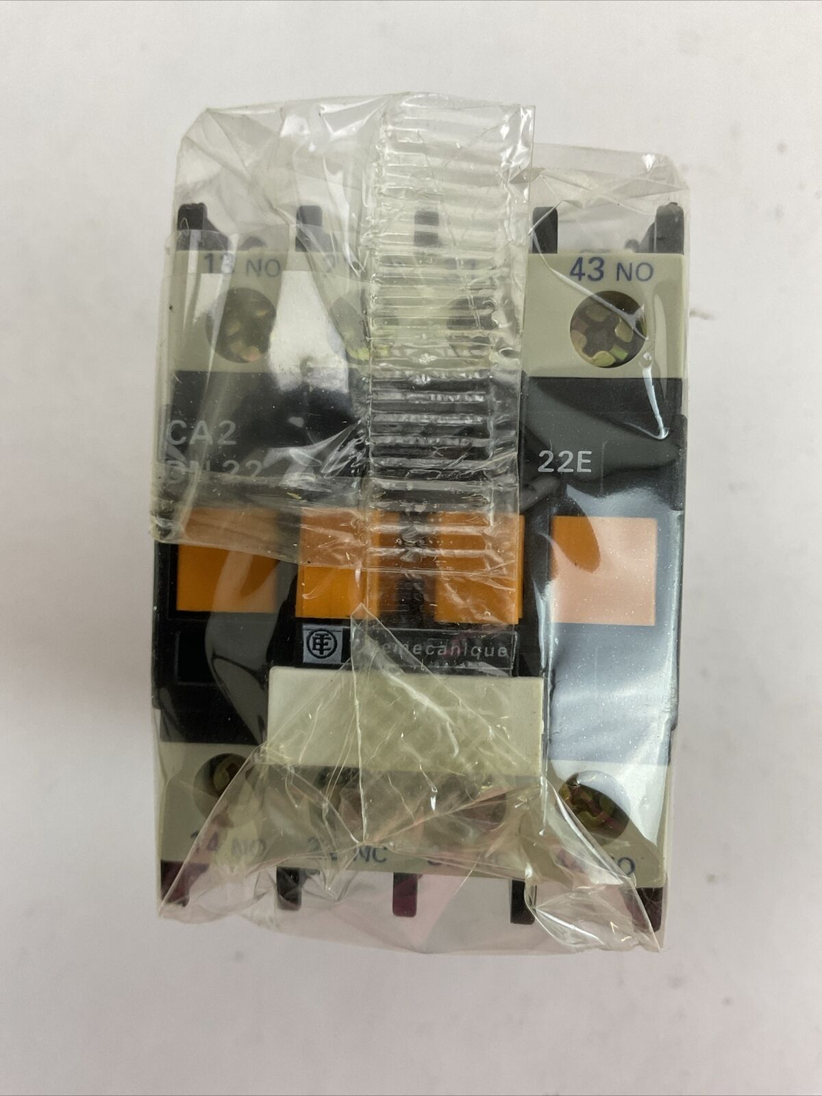 TELEMECANIQUE CA2 DN22G6 CONTROL RELAY 600VAC 10A COIL 120V 60HZ