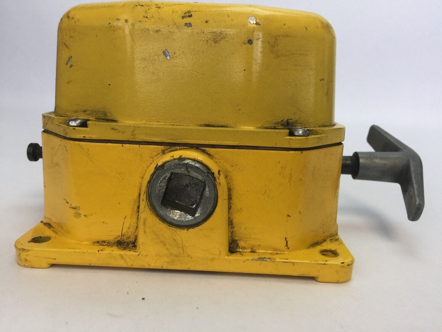 REES 04944-240 CABLE OPERATED SWITCH A600,AC15,N300,DC 13