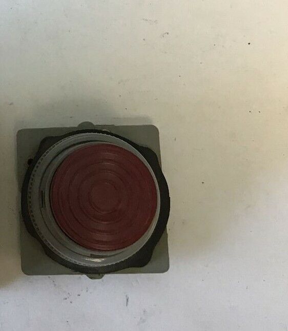 REES L12 PLASTIC PUSHBUTTON RED