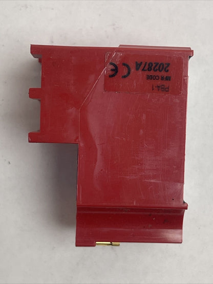 BANNER PBA-1 POWER BLOCK INPUT 120VAC OUTPUT NONE
