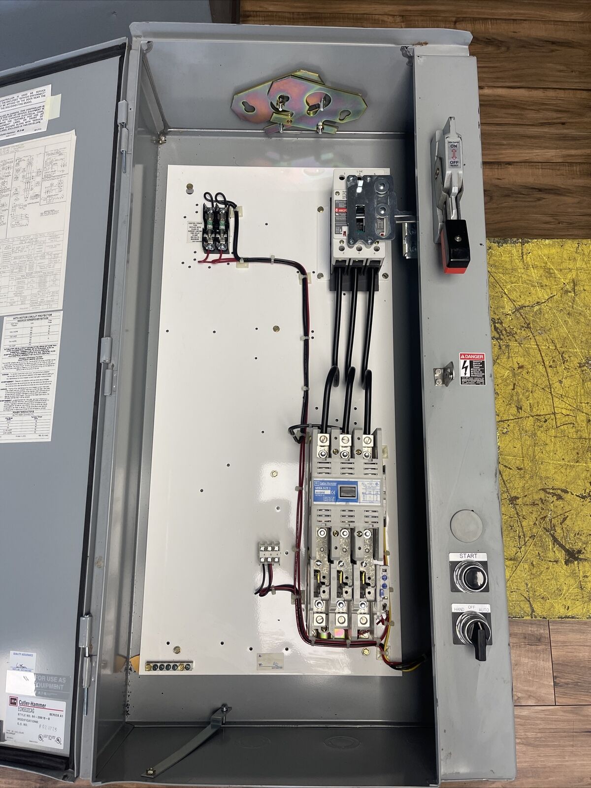 CUTLER HAMMER ECN5532CAG SIZE 3 COMBINATION STARTER SER A1 TYPE 3R RAINPROOF