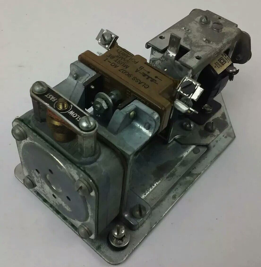 SQ. D CLASS 9050 TYPE RO-9E, AC PNEUMATIC TIMING RELAY, 110V, 60HZ, 15A, NEW