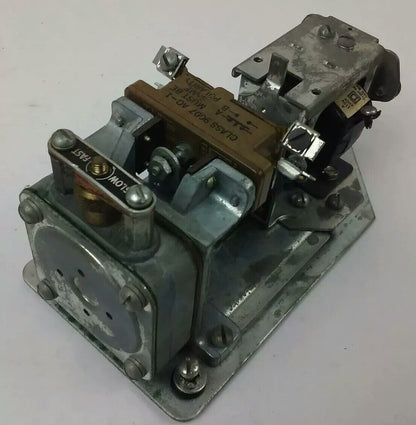 SQ. D CLASS 9050 TYPE RO-9E, AC PNEUMATIC TIMING RELAY, 110V, 60HZ, 15A, NEW