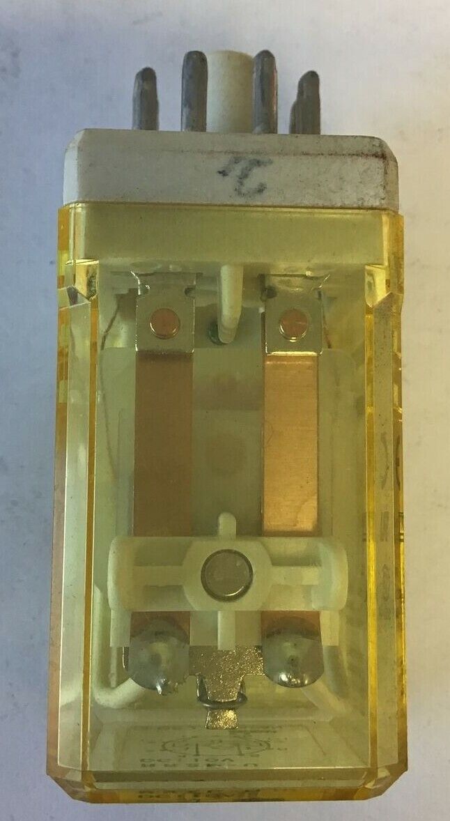 IDEC RR2P-U RELAY 110VDC ***LOTOF2***