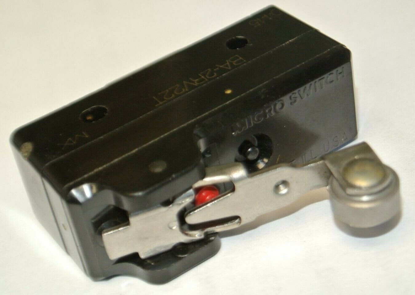 MICROSWITCH BA-2RV22T / SNAP-ACTION ROLLER-LEVER SWITCH / NEW SURPLUS, NO BOX