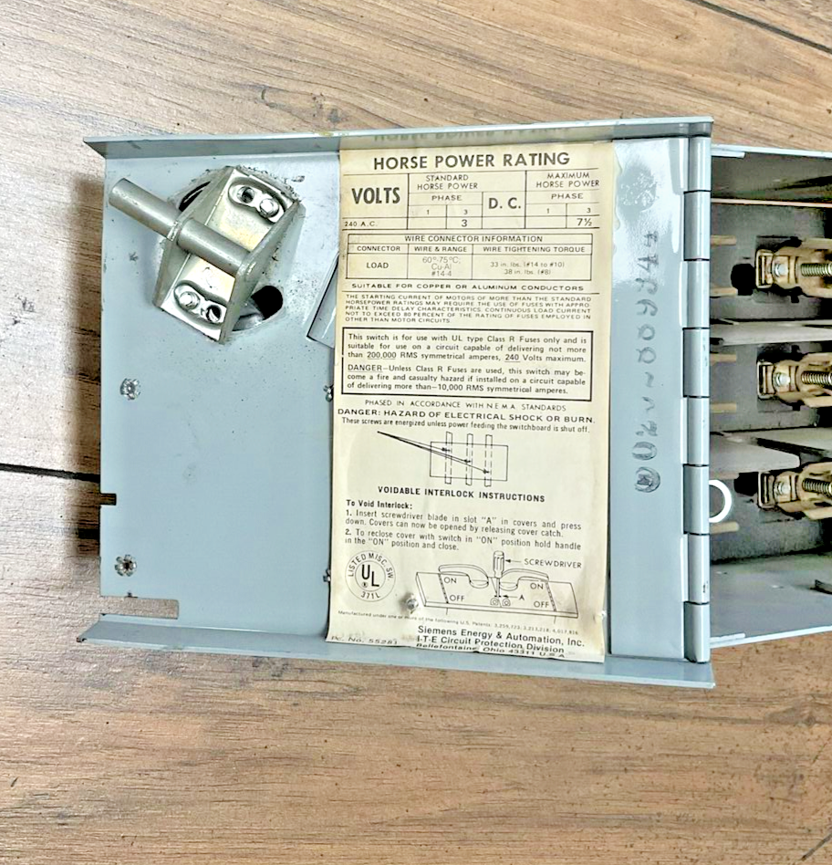 ITE V7B3211R VACU-BREAK SWITCH 30A 3POLES 3PH 240V