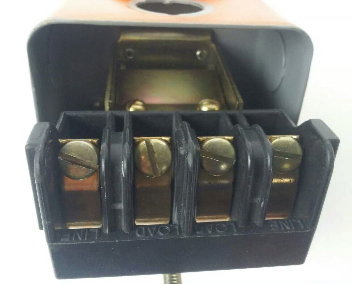 SQUARE D 9016 BMW-1 SER. C VACCUM SWITCH, SET 3-7 IN HG, FORM F, 2P, 3PH, 575V
