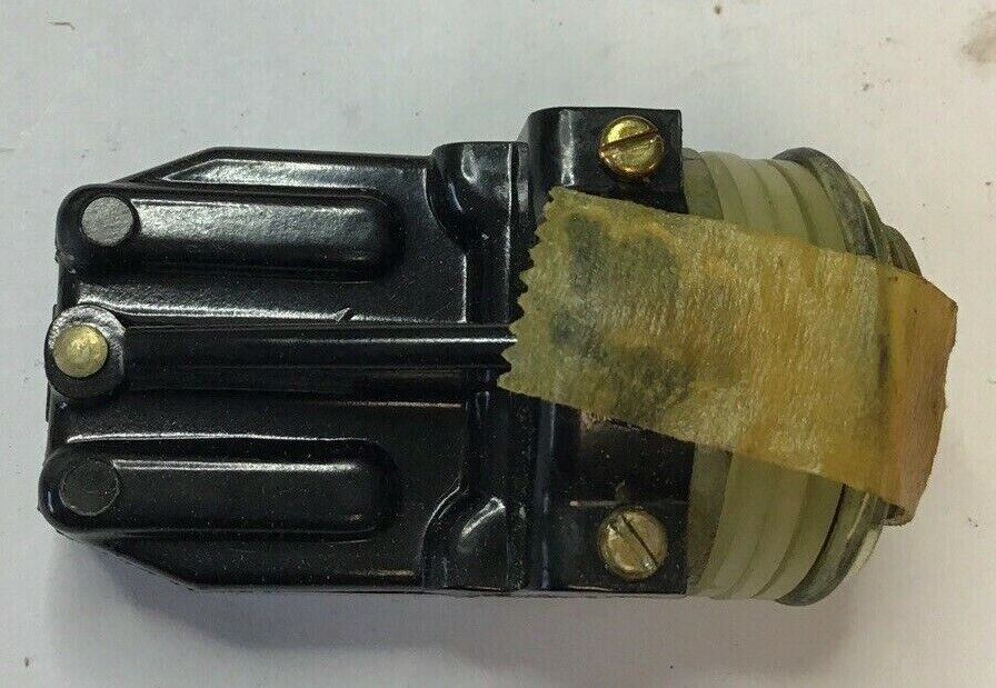 GENERAL ELECTRIC CR104B101 SELECTOR SWITCH  2POS 150V W/O KNOB&RING