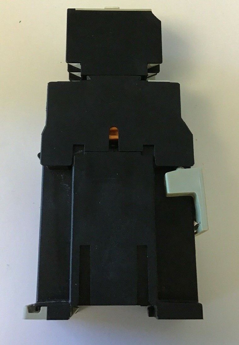 TELEMECANIQUE LA DN 40 W/LA4 DE 1E CONTACT 600VAC 10A