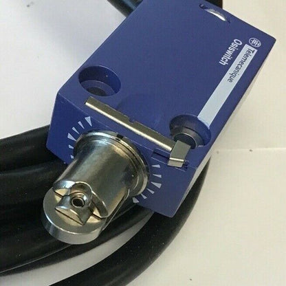 TELEMECANIQUE XCMD2102L5 LIMIT SWITCH