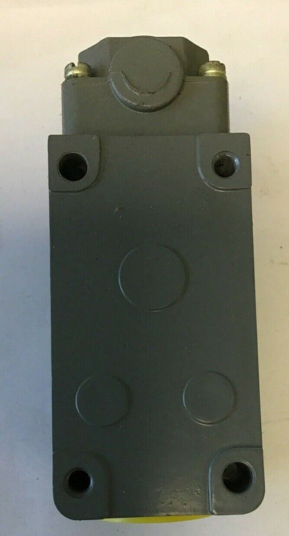 CUTLER HAMMER 10316H607C LIMIT SWITCH W/O LEVER 600VAC