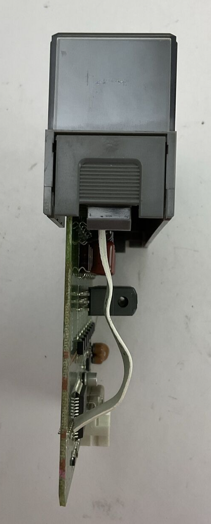 ALLEN BRADLEY 1746-OA8 SER B F/W N/A DIR/VER 10000058878/05 SLC500 OUTPUT MODULE