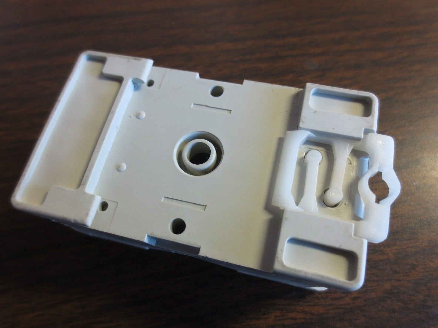 ALLEN-BRADLEY 700-HN100 Ser. D SOCKET BASE