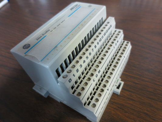 ALLEN-BRADLEY 1794-IB16 Ser. A FLEX I/O / 24VDC  SINK INPUT / w/ 1794-TB3