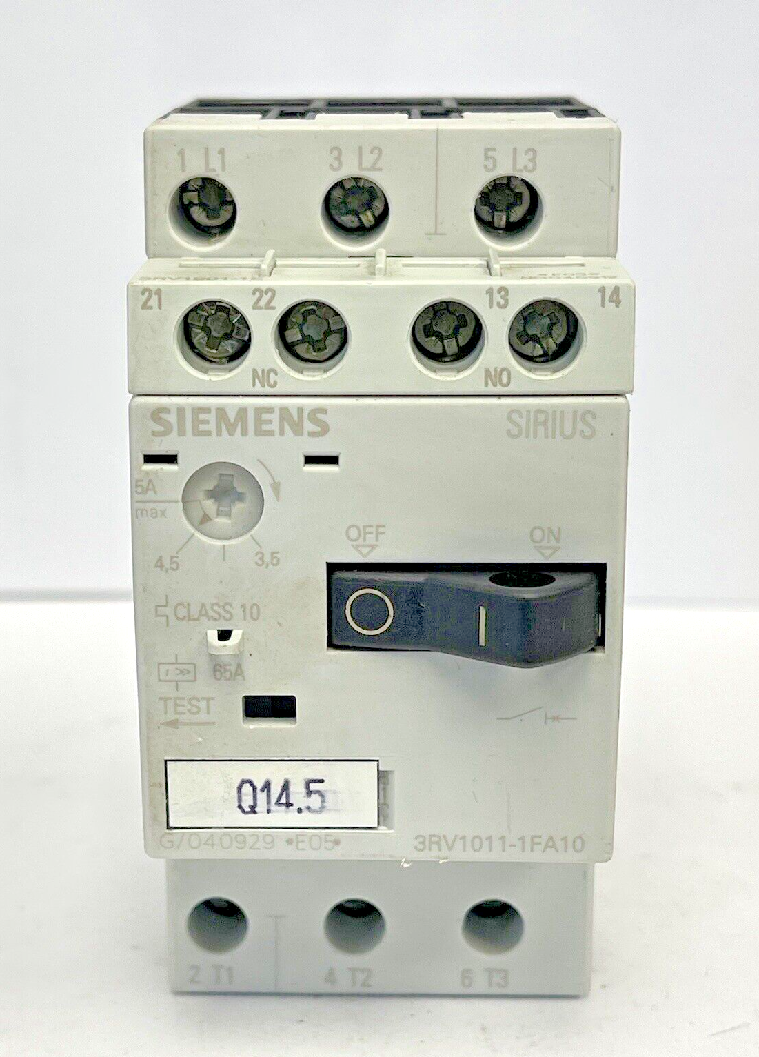 SIEMENS - 3RV1011-1FA10 & 3RV1901-1E-CIRCUIT BREAKER W/ SWITCH TRANSVERSE