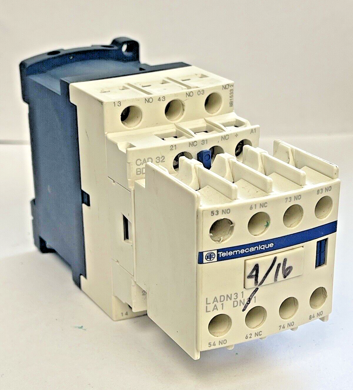 SCHNEIDER ELECTRIC - CAD32BD -24VDC CONTACTOR & LADN31LA1DN31 - CONTACT BLOCK