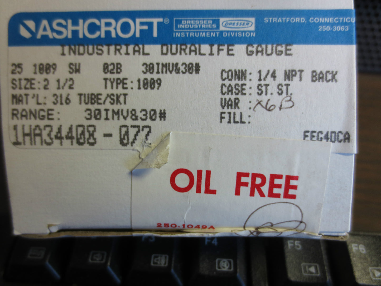 ASHCROFT Q-8962 / 1HA34408-072 OIL FREE GAUGE 2-1/2" 1/4 NPT BACK 0-30psi - NEW