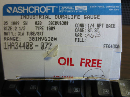 ASHCROFT Q-8962 / 1HA34408-072 OIL FREE GAUGE 2-1/2" 1/4 NPT BACK 0-30psi - NEW