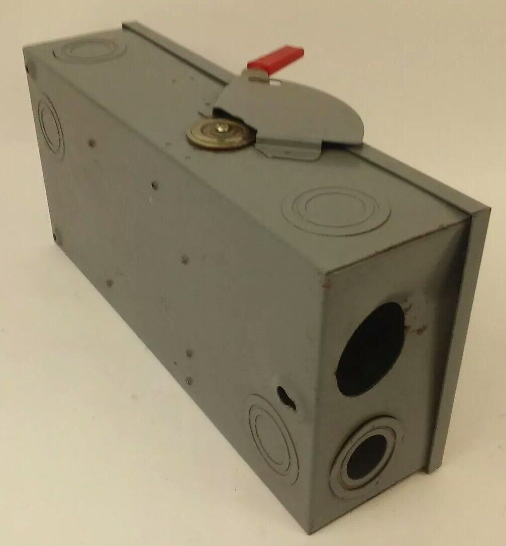 CUTLER HAMMER DG223NGB FUSIBLE SAFETY SWITCH 2P 100A 240V 15HP TYPE 1 ENCLOSURE
