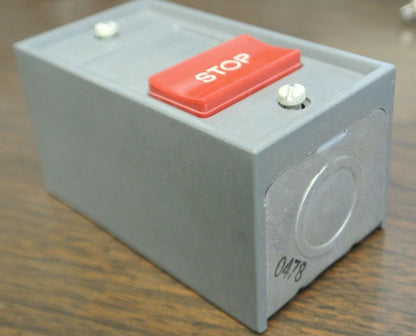 CUTLER-HAMMER 10250H5101 STANDARD DUTY PUSHBUTTON / "STOP" / NEW SURPLUS