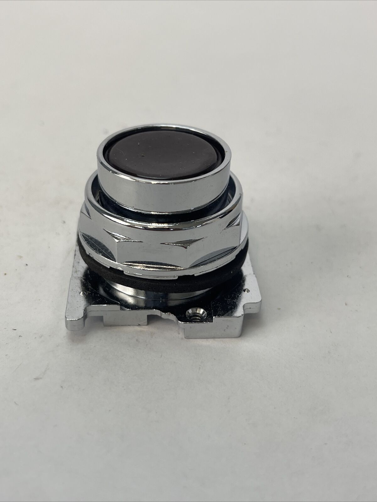 CUTLER HAMMER 10250T107 PUSHBUTTON OPER. STD. BUTTON BROWN NEMA 4,4X-13 SER A1