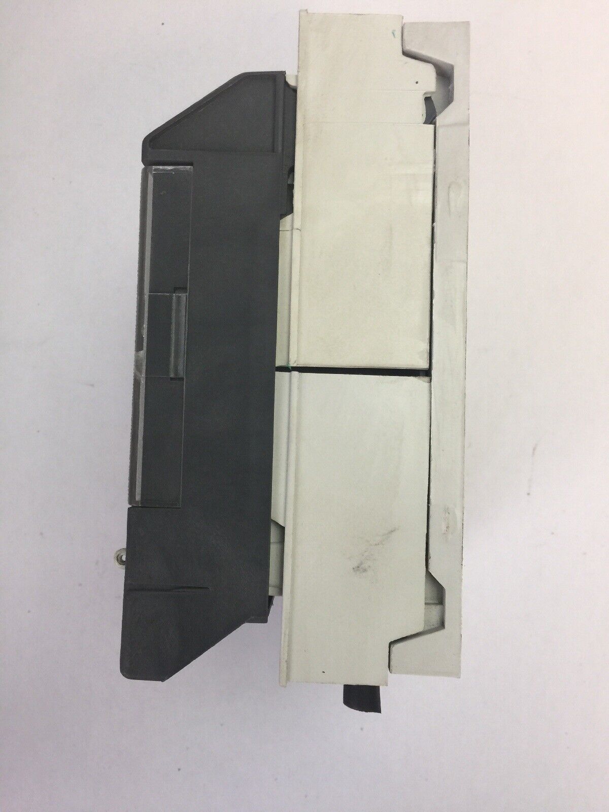 ABB SLP00 FUSE SWITCH DISCONNECTOR Ue 690V 'E 100A AC Ue 500V 'e 160A AC 3 POLE