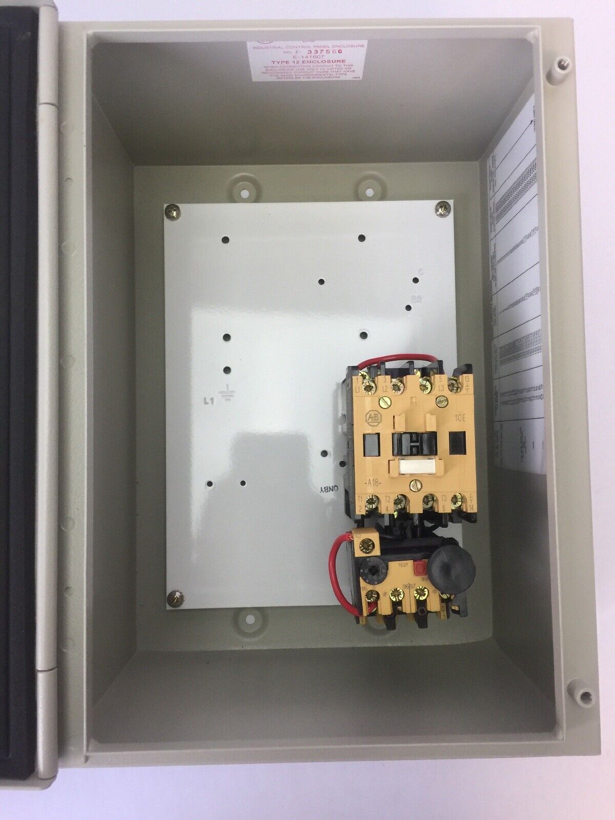 ALLEN BRADLEY 109-A18JD3-C15-7 TYPE 12 STARTER ENCLOSURE WITH CONTACTOR & RELAY