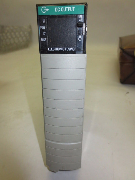ALLEN-BRADLEY 1756-OV16E/A Ser. A CONTROLLOGIX DC OUTPUT16 PT24VDC SINK 10-30VDC
