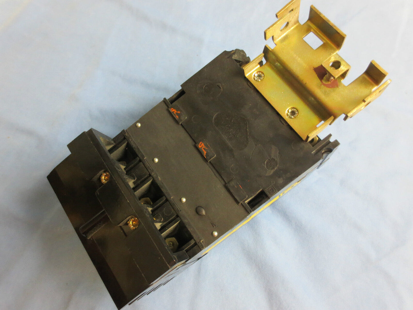 SQUARE D FA-32015 MOLDED CASE CIRCUIT BREAKER 15A 240VAC 3-POLE