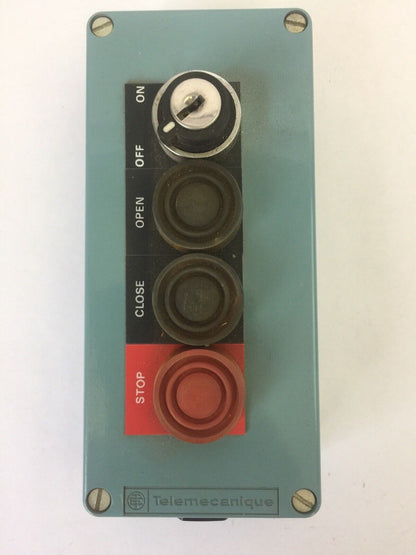 TELEMECANIQUE XAP M 3204 STOP/CLOSE/OPEN PUSH BUTTON ENCLOSURE WITH LOCK
