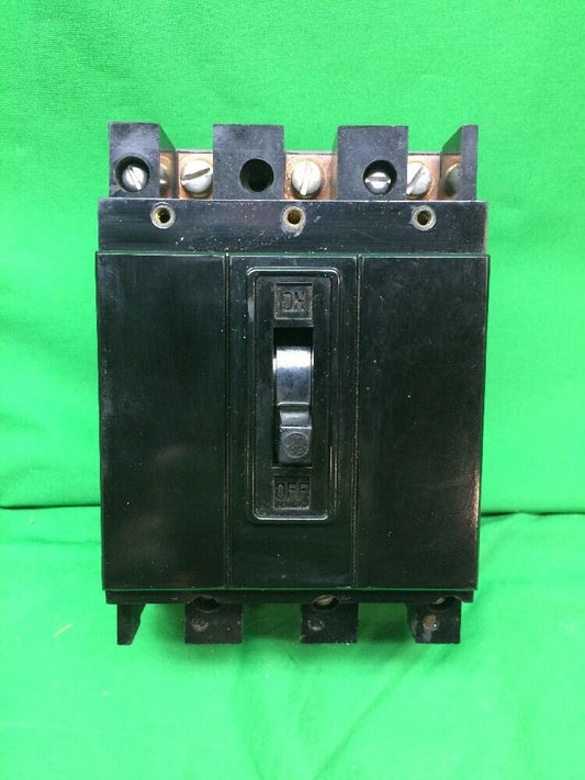 GE TRUMBULL ELECTRIC AT32050 250 VAC 50 A 3 Pole CIRCUIT BREAKER