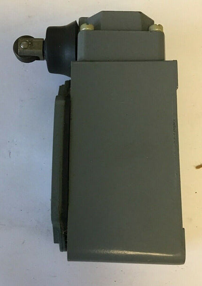 CUTLER HAMMER 10316H284B LIMIT SWITCH W/O LEVER 600VAC